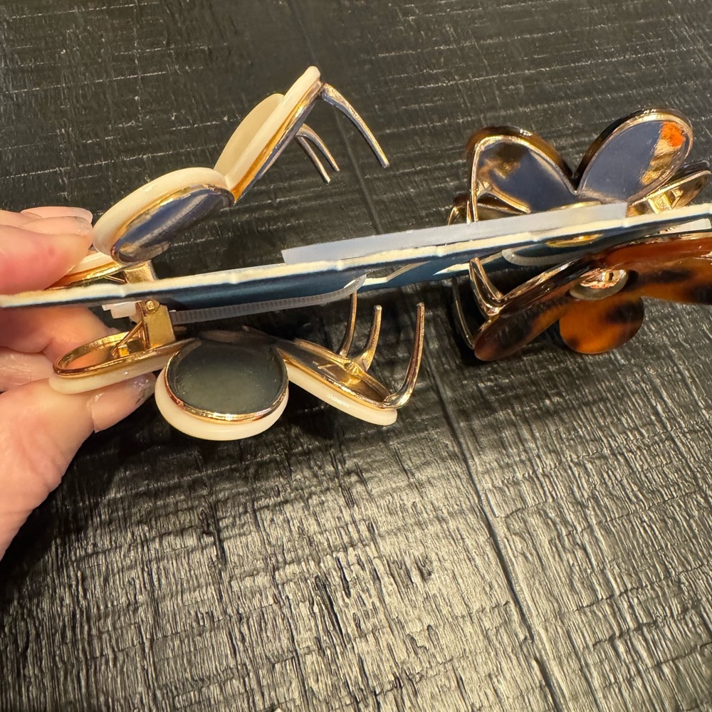 Big Acrylic Claw Flower Hair Clips Cream &Tortoiseshell NWT! - Picture 10 of 12
